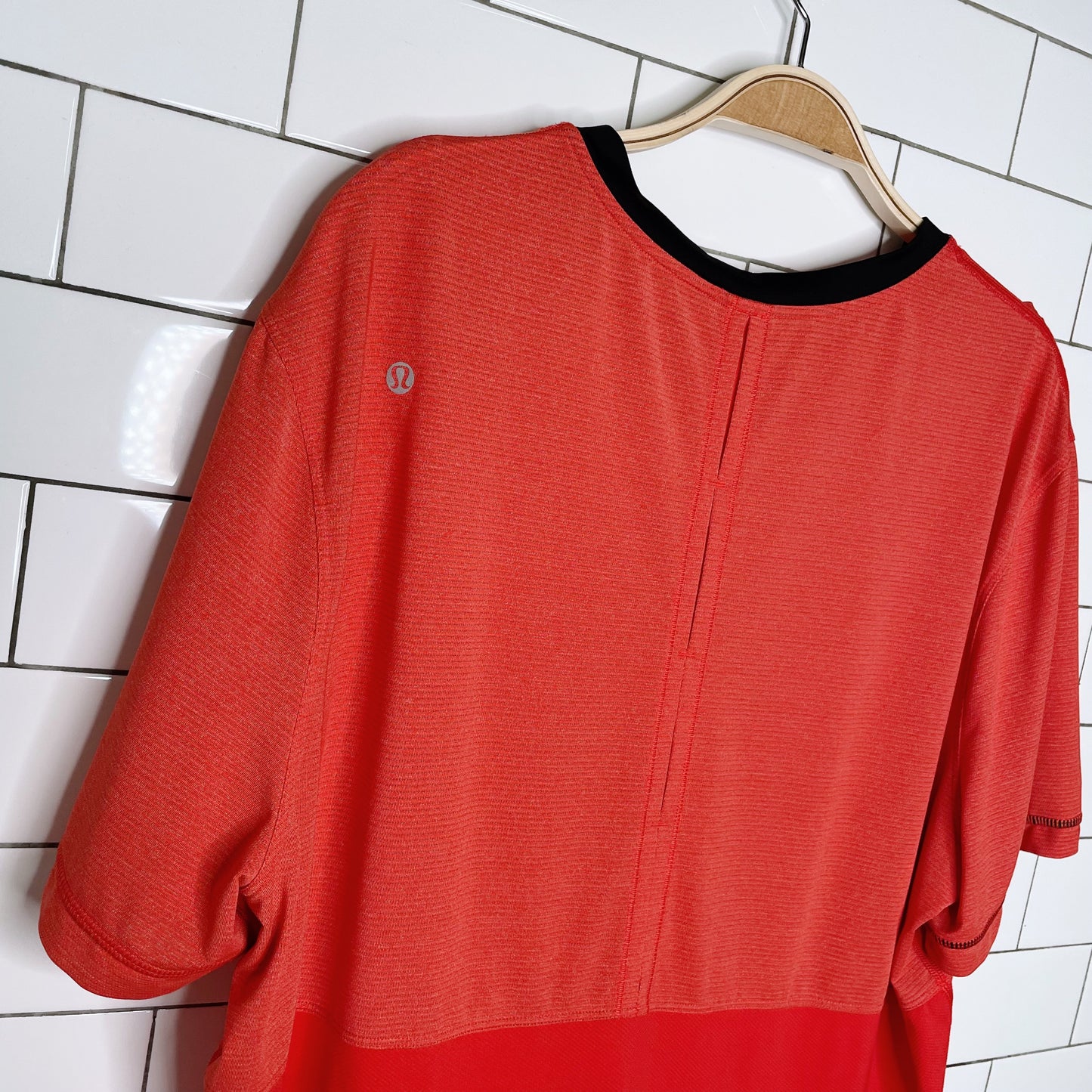 lululemon 2013 precise tee mesh - size large