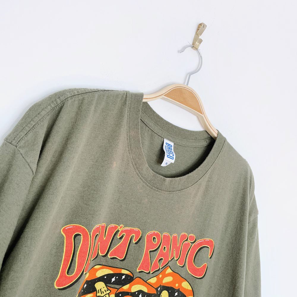 don't panic it's organic | mushrooms tee - good market thrift store