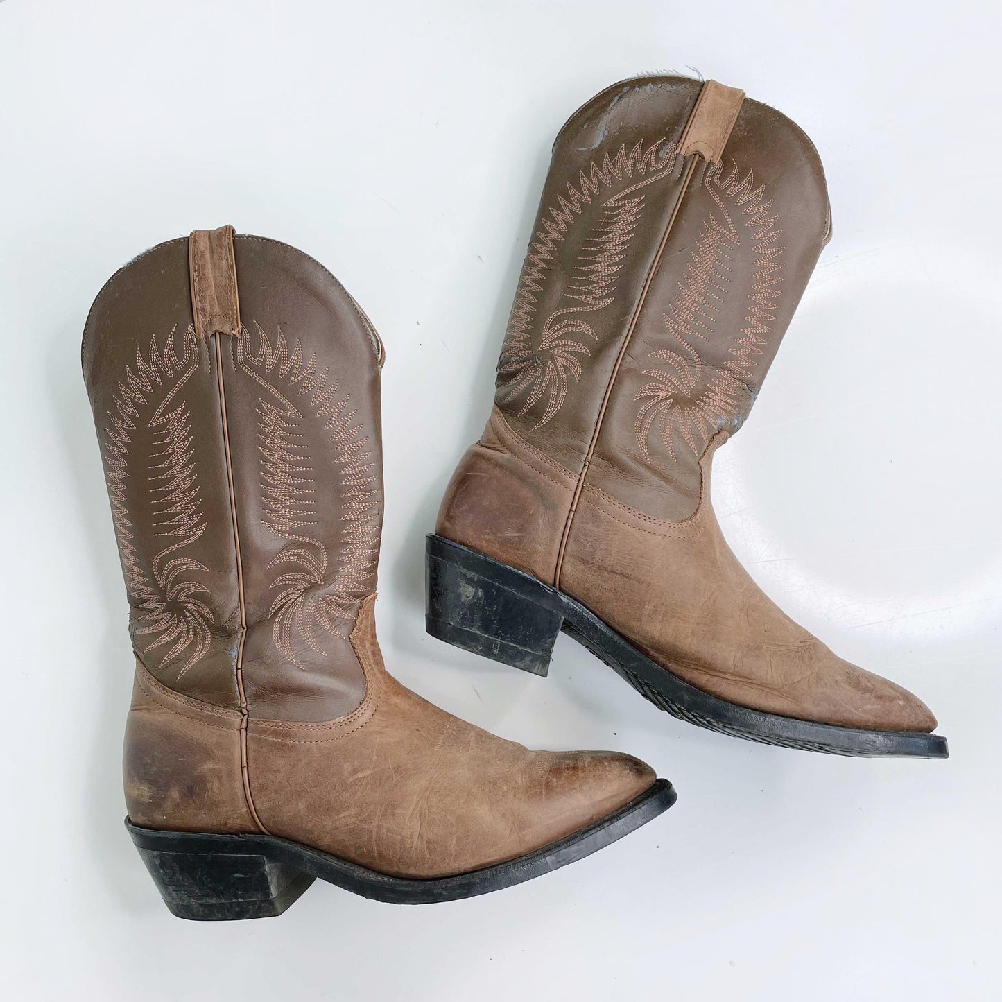 vintage silver rebel cowboy boots - size 8.5 M