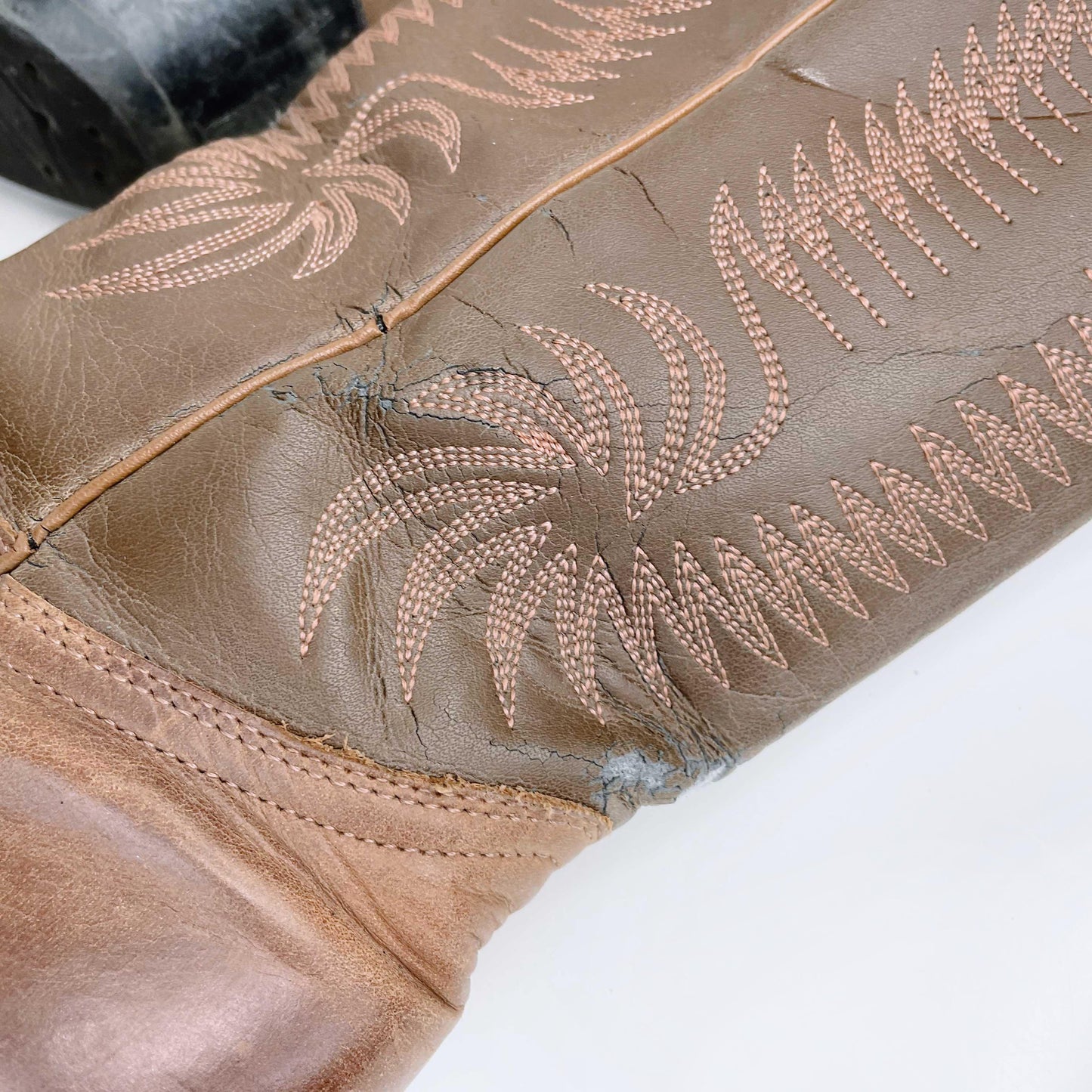 vintage silver rebel cowboy boots - size 8.5 M