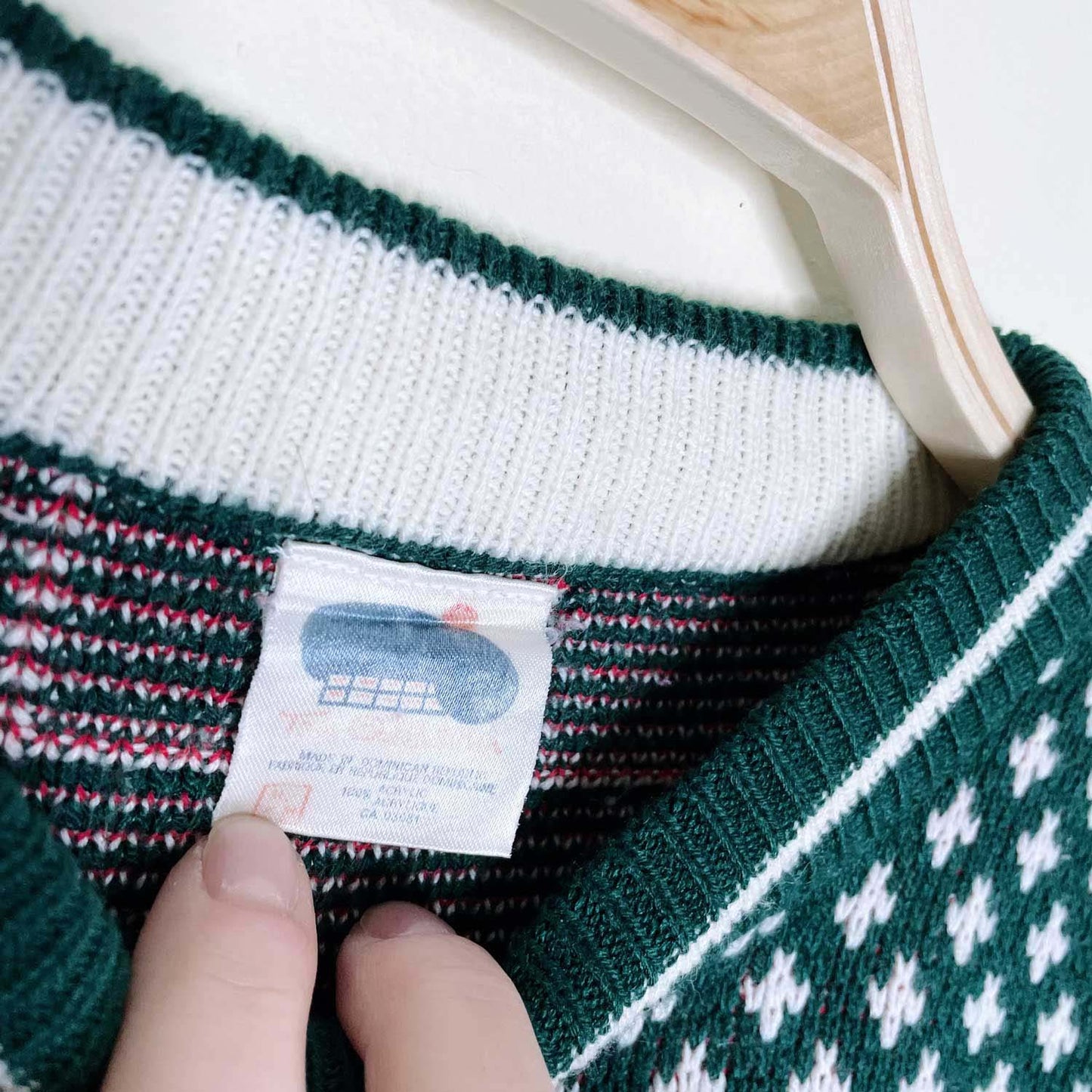 vintage reindeer fireplace knit holiday crew - size medium