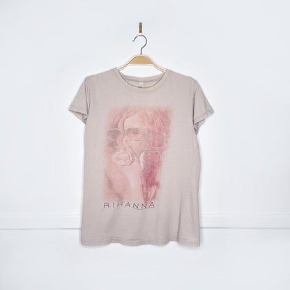 vintage 2011 rihanna tour tee