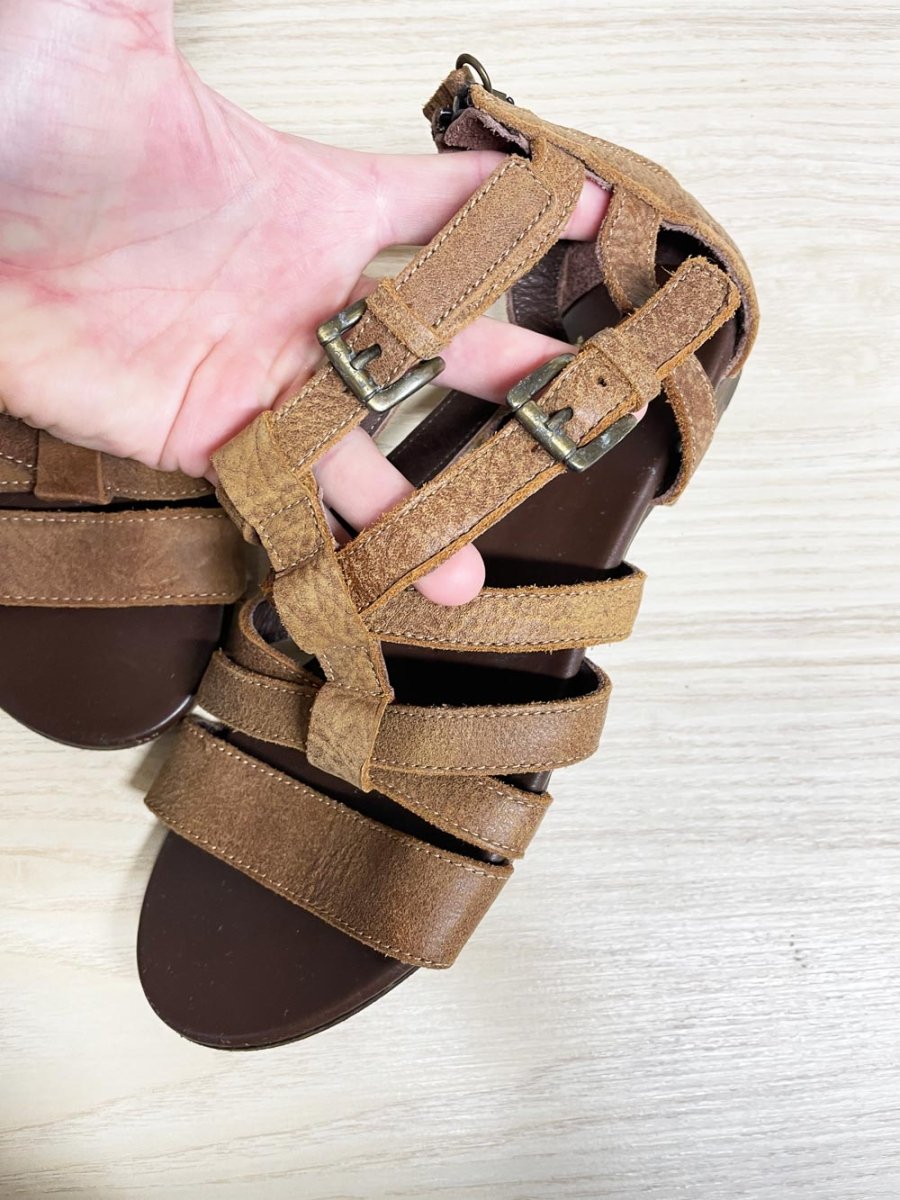 roots rustic leather strappy sandals | made in Italy - good market thrift store