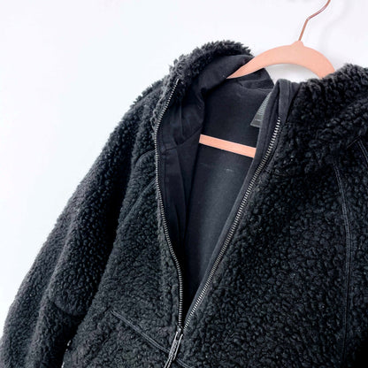 lululemon 2020 scuba oversized wool-blend sherpa - size m/l