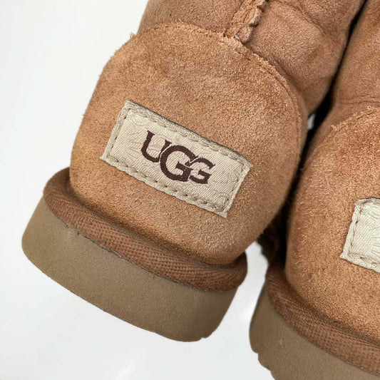 ugg classic short chestnut sheepskin boots - size 4