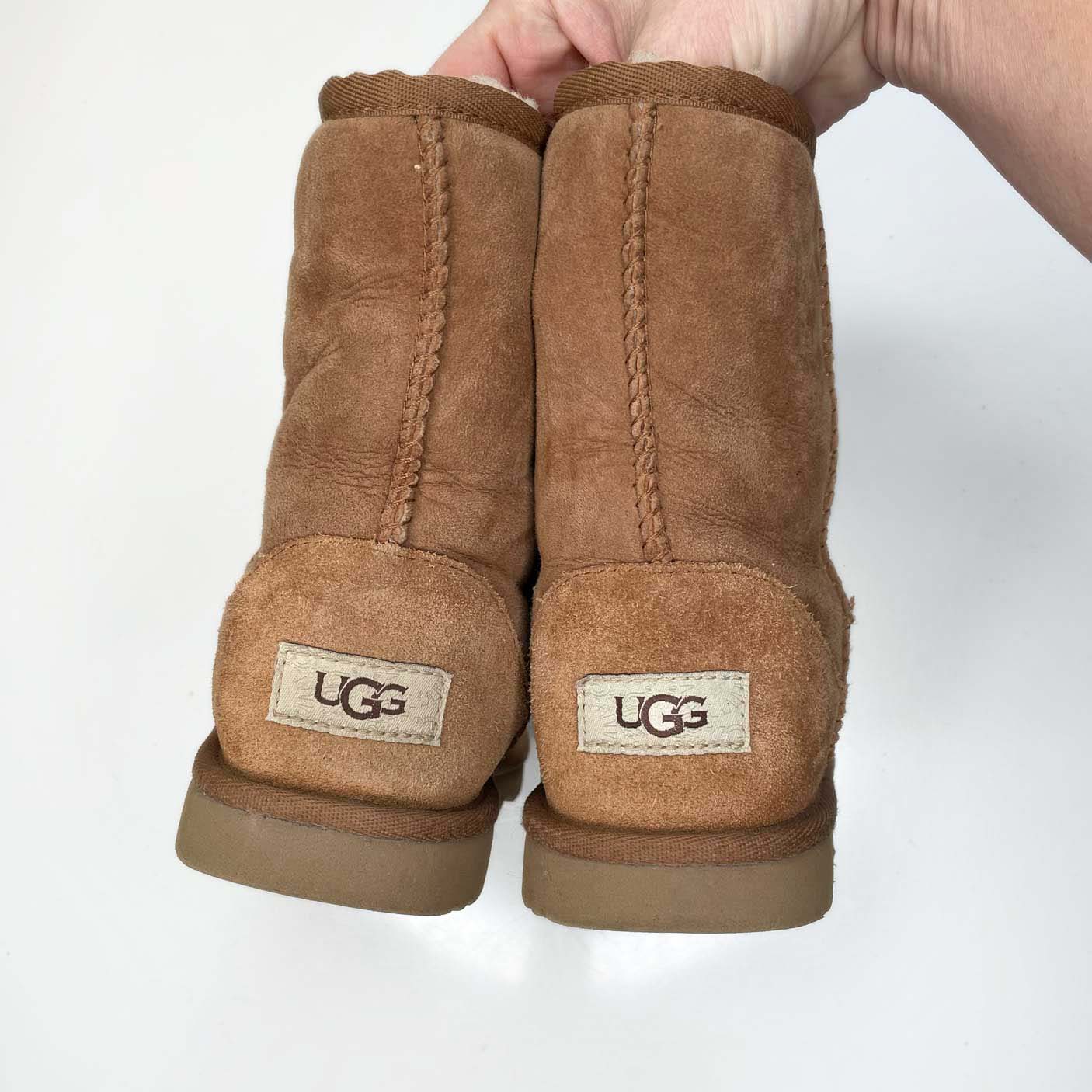 ugg classic short chestnut sheepskin boots - size 4
