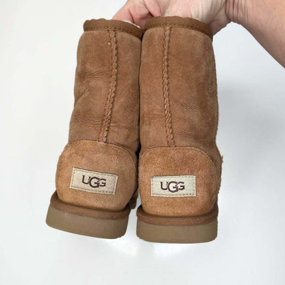ugg classic short chestnut sheepskin boots - size 4