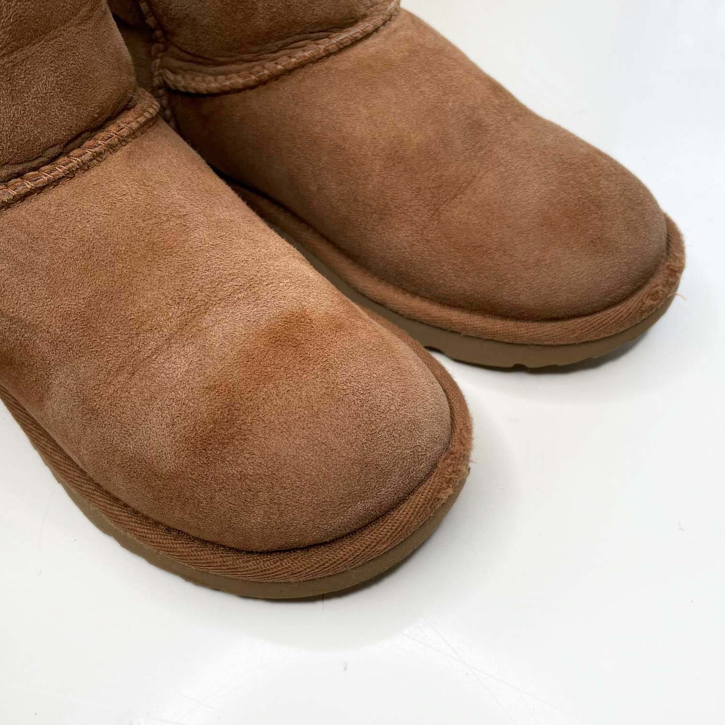 ugg classic short chestnut sheepskin boots - size 4