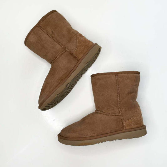 ugg classic short chestnut sheepskin boots - size 4