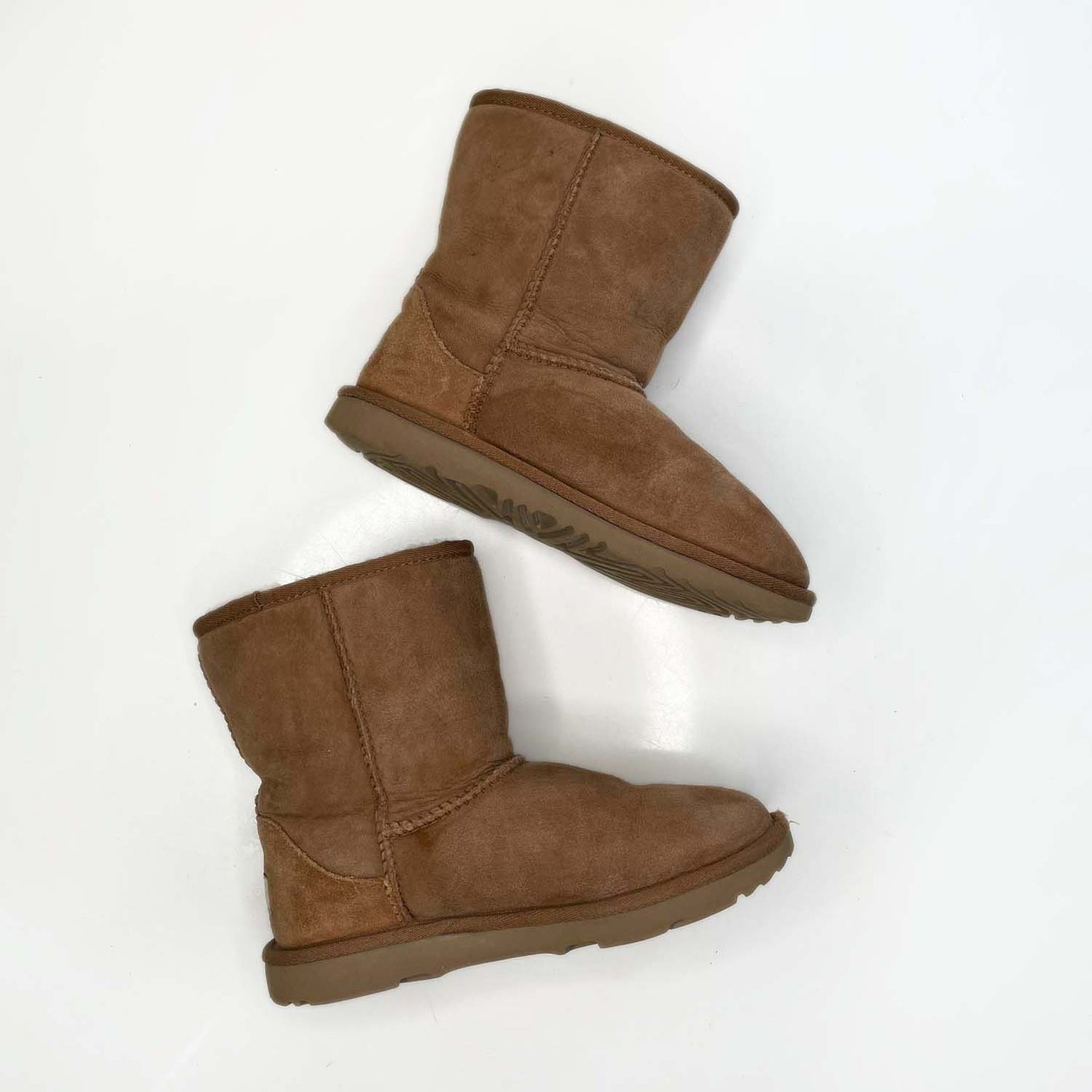 ugg classic short chestnut sheepskin boots - size 4