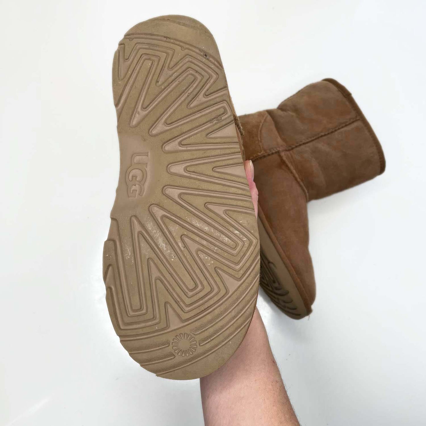 ugg classic short chestnut sheepskin boots - size 4