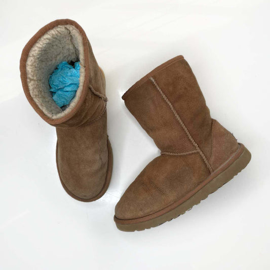 ugg classic short chestnut sheepskin boots - size 7