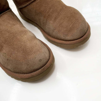 ugg classic short chestnut sheepskin boots - size 7