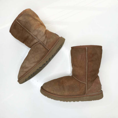 ugg classic short chestnut sheepskin boots - size 7
