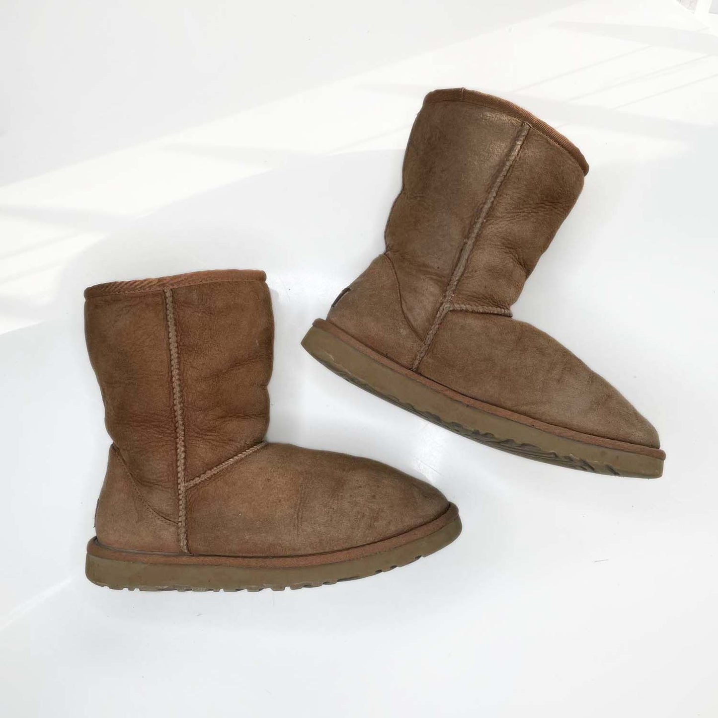 ugg classic short chestnut sheepskin boots - size 7