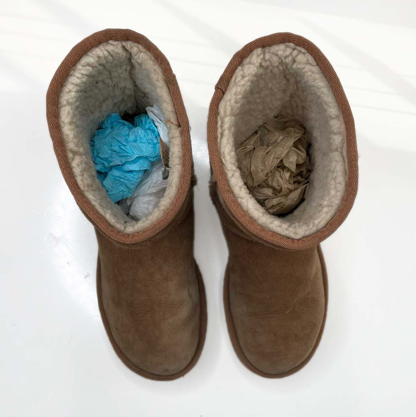 ugg classic short chestnut sheepskin boots - size 7