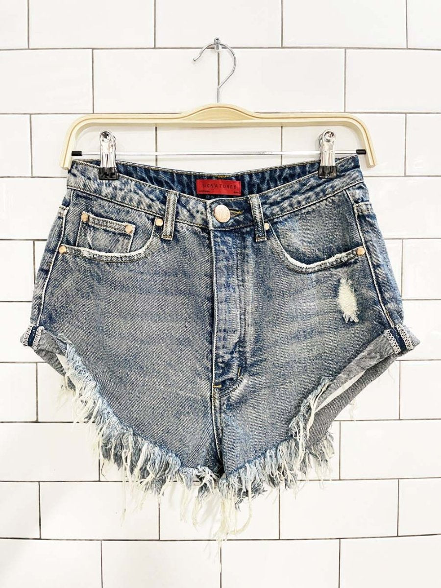signature 8 daisy duke cut off denim shorts - good market thrift store
