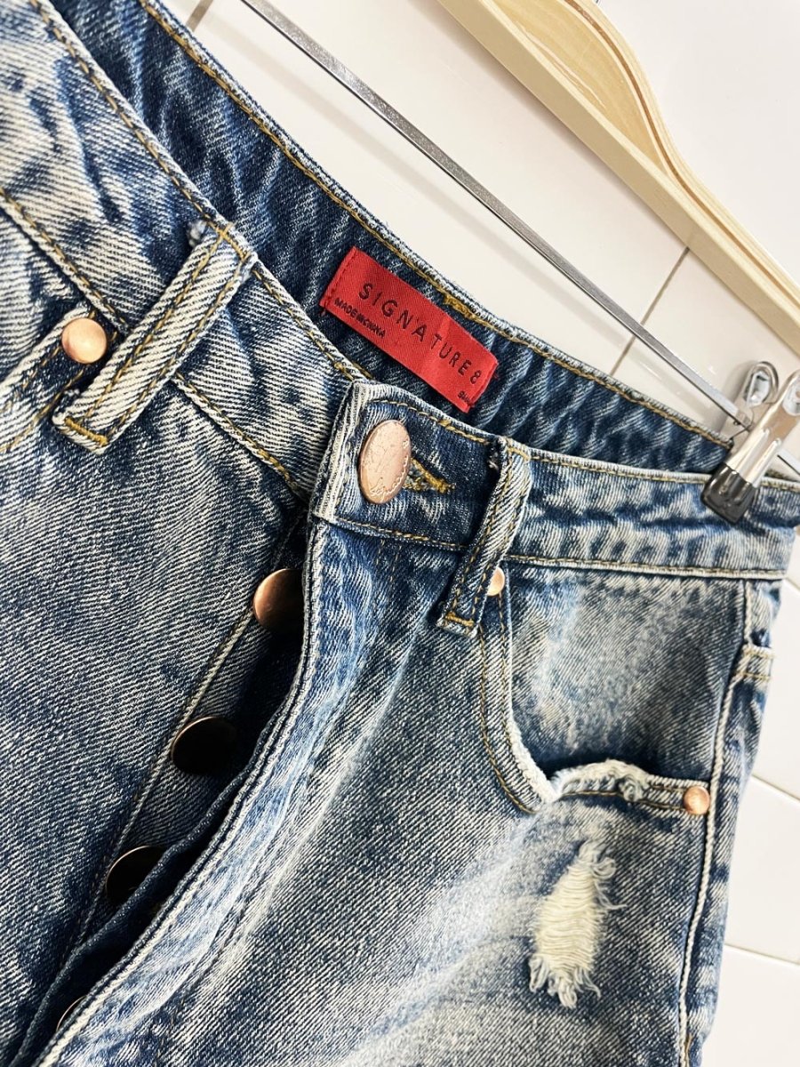 signature 8 daisy duke cut off denim shorts - good market thrift store