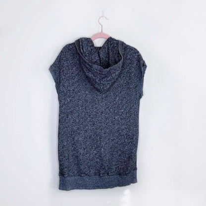 roots black pepper sleeveless hoodie - size small