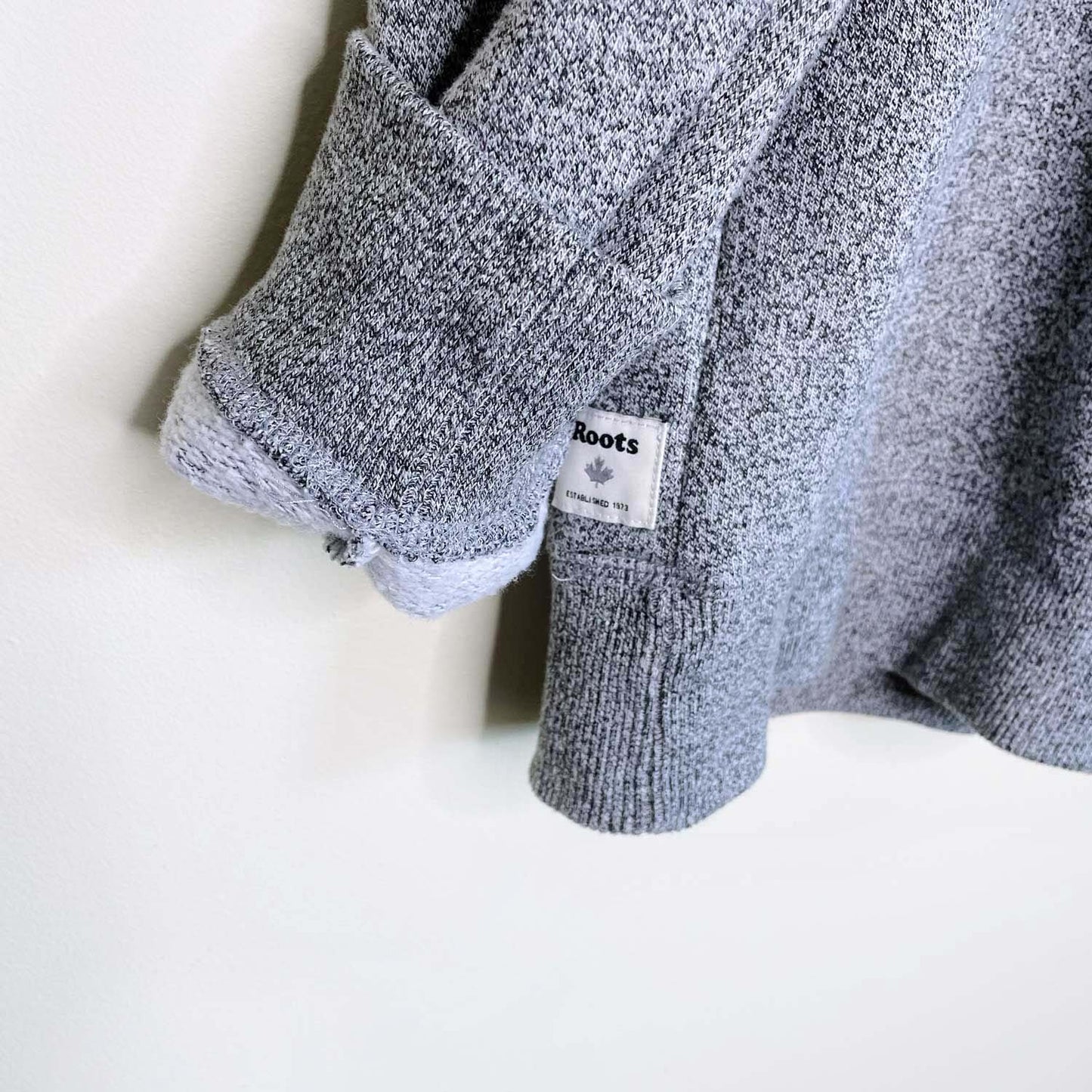 roots 2021 organic gender free 1/4 zip sweatshirt - size medium