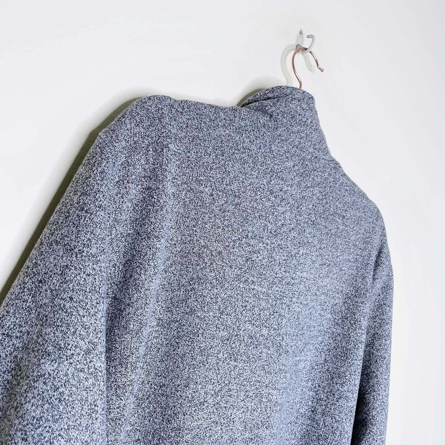 roots 2021 organic gender free 1/4 zip sweatshirt - size medium