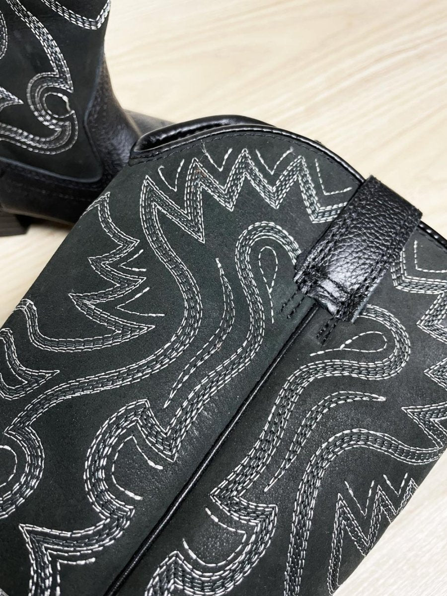 survivors leather square toe western cowboy boots - good market thrift store