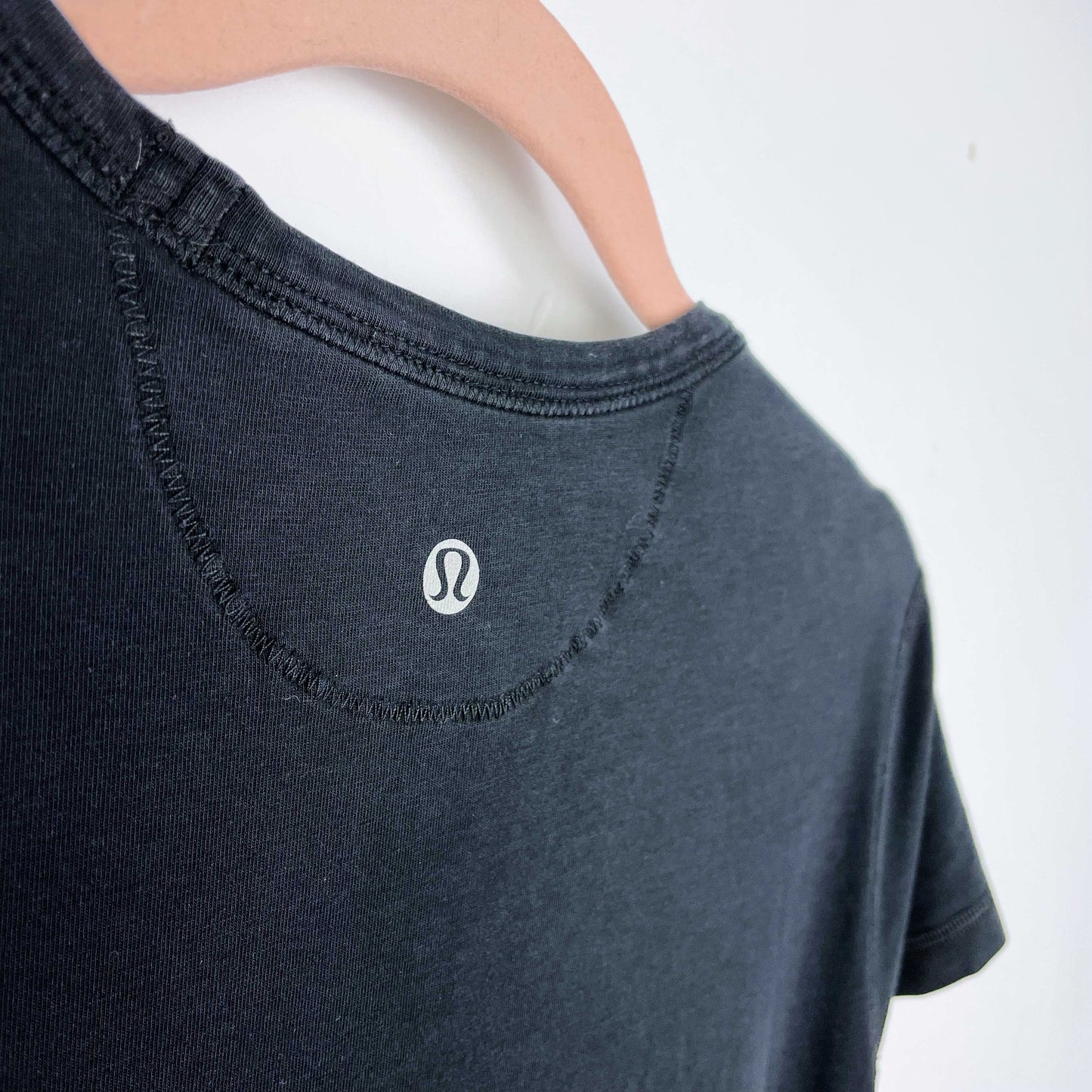 lululemon swan tee - size small