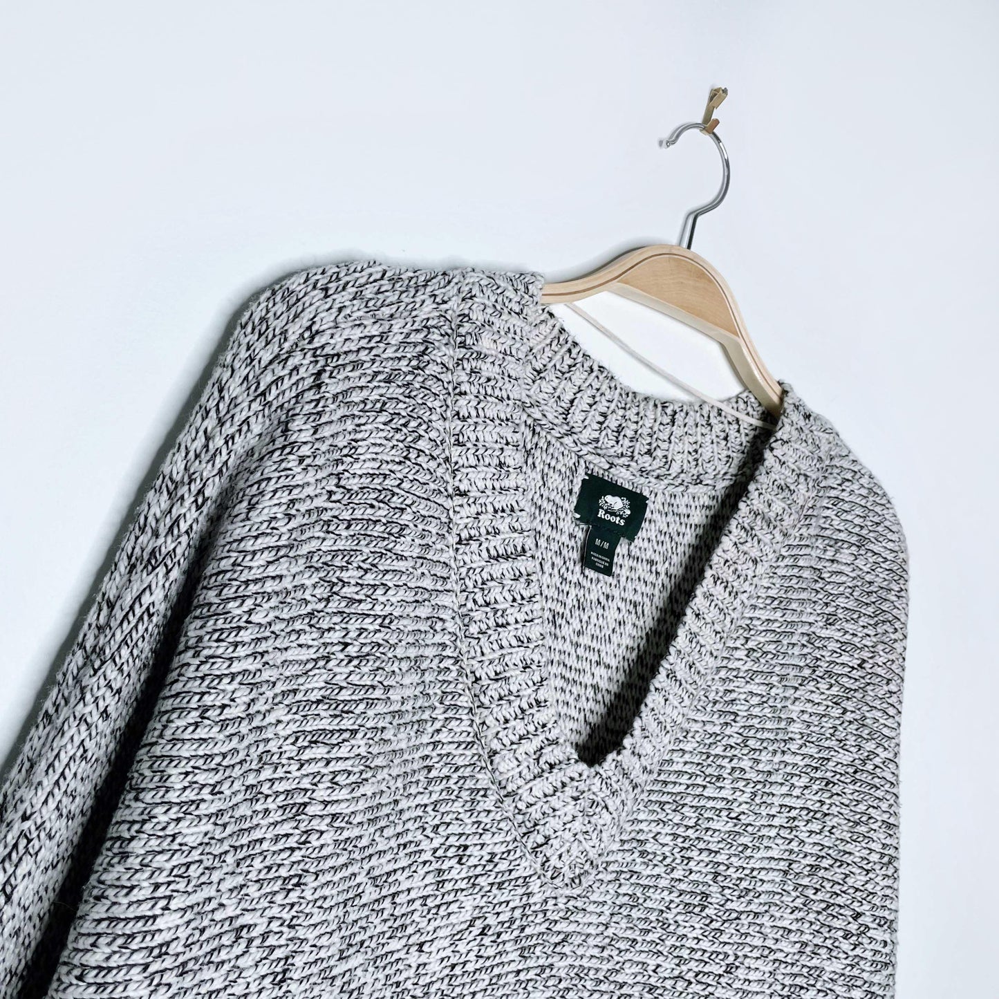 roots 2020 cotton v-neck snowy fox sweater