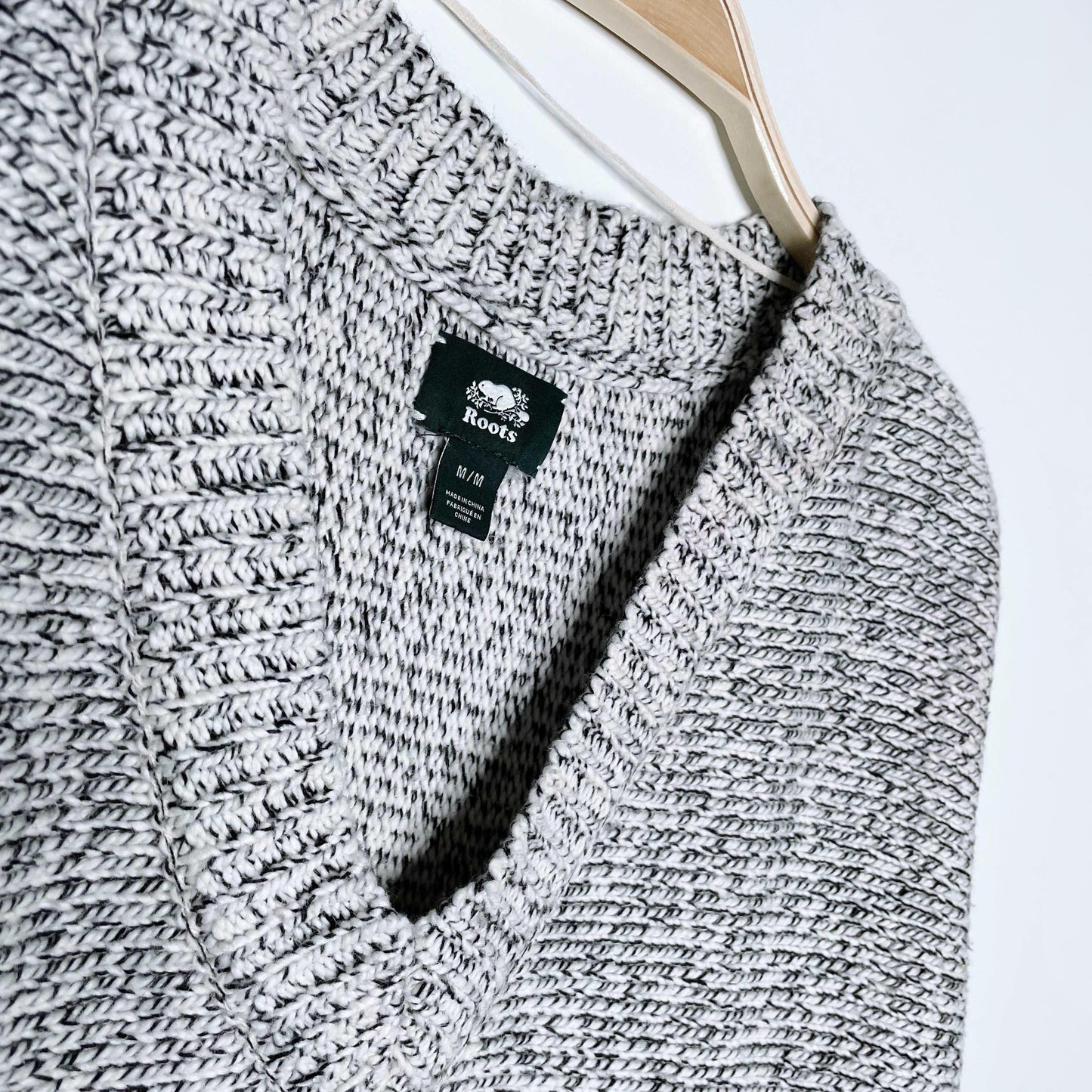 roots 2020 cotton v-neck snowy fox sweater