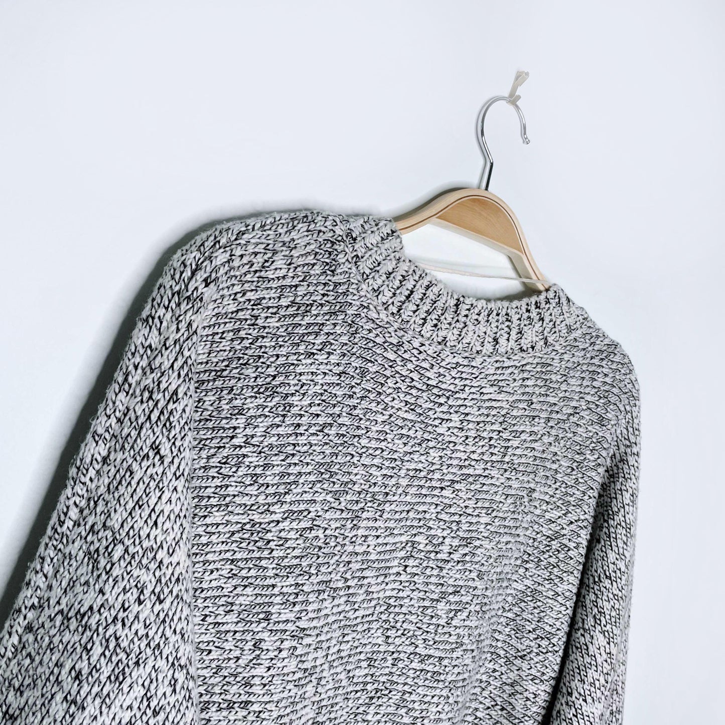 roots 2020 cotton v-neck snowy fox sweater