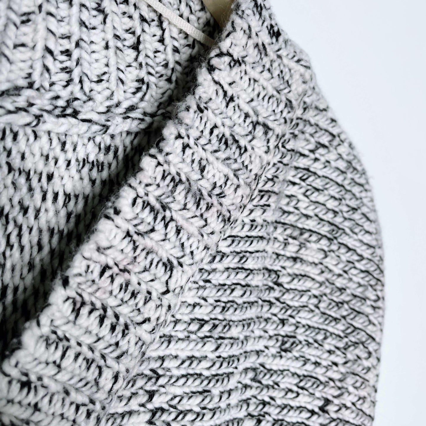 roots 2020 cotton v-neck snowy fox sweater