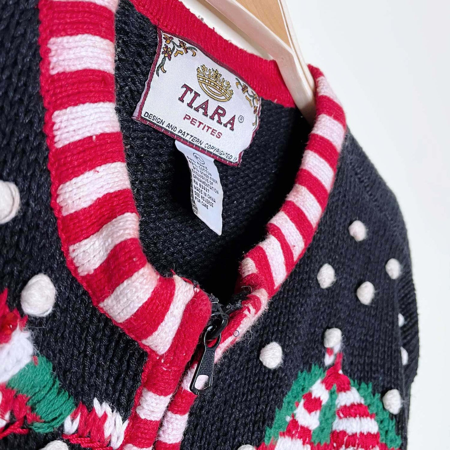 vintage tiara three santas embellished knit cardi - size large