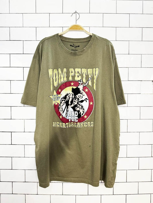 tom petty and the heartbreakers graphic band tee | perryscope - good market thrift store