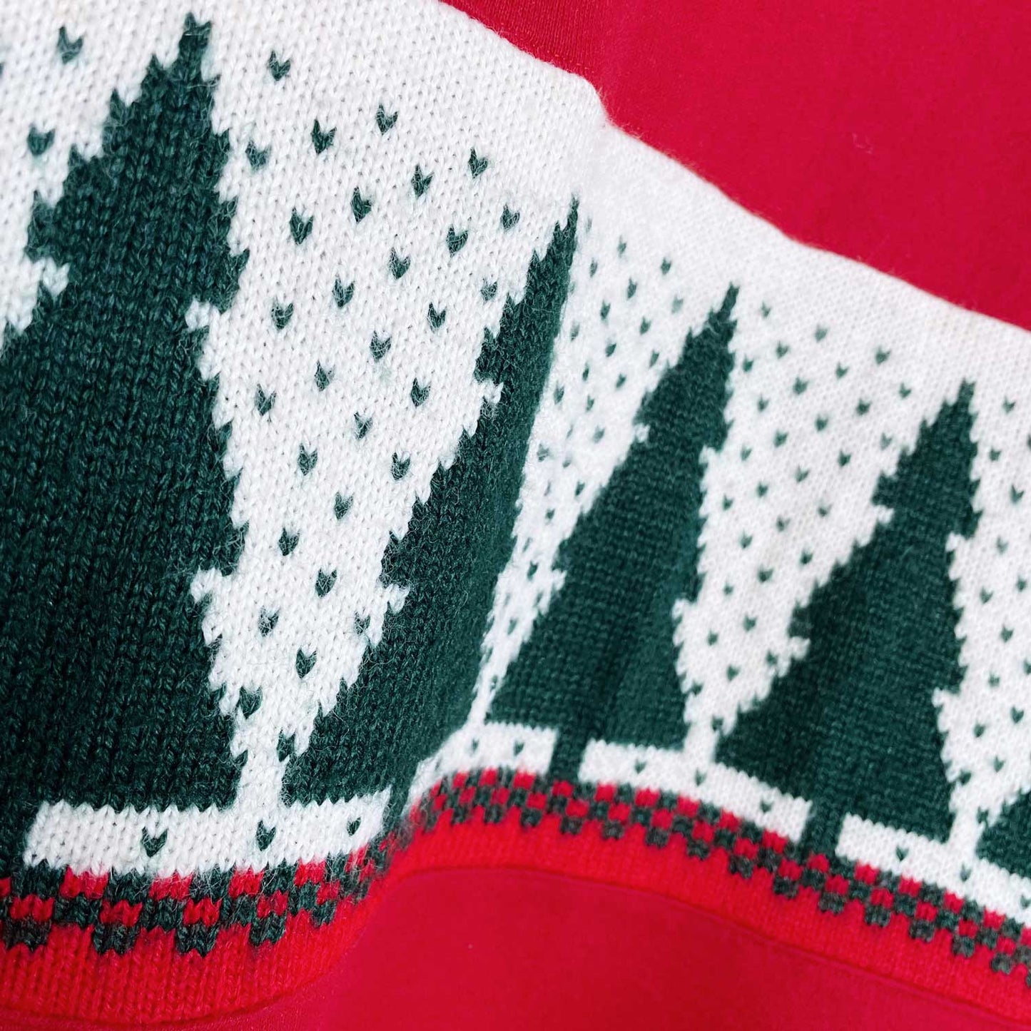 vintage chalk line knitted christmas tree crew - size large
