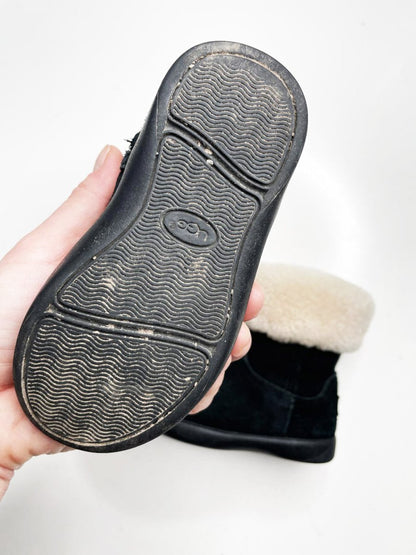 ugg jorie II sheepskin boots for toddlers - good market thrift store