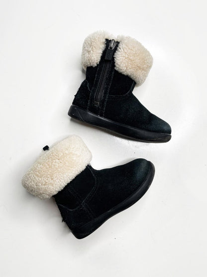 ugg jorie II sheepskin boots for toddlers - good market thrift store