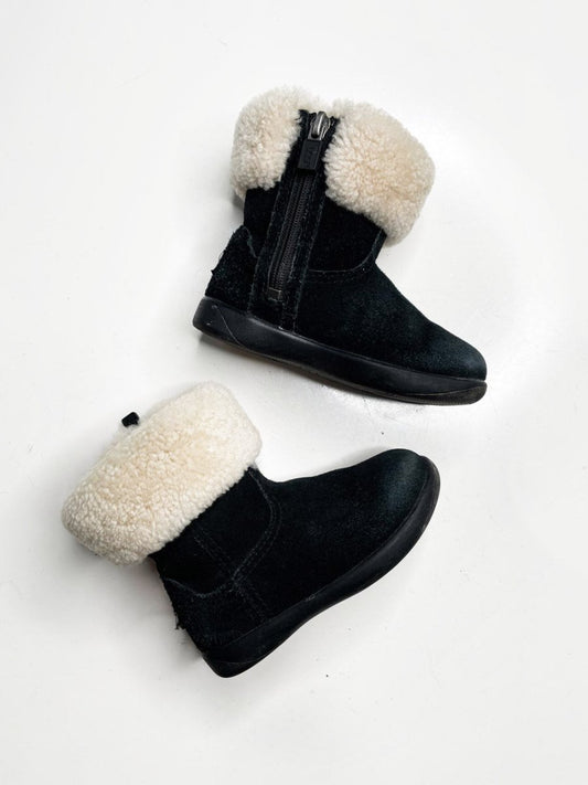 ugg jorie II sheepskin boots for toddlers - good market thrift store