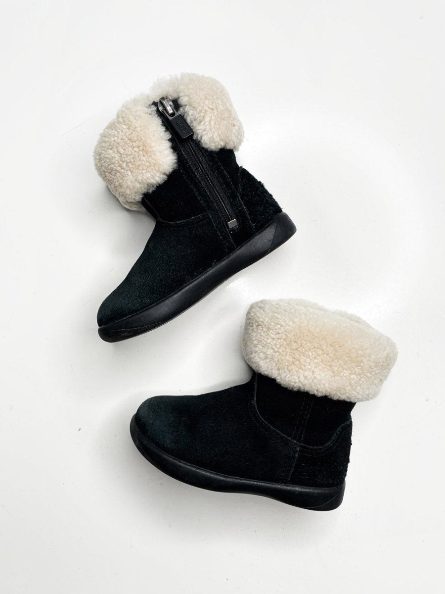 ugg jorie II sheepskin boots for toddlers - good market thrift store