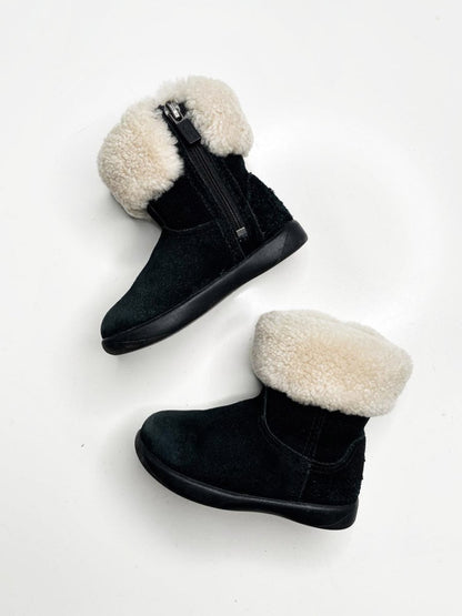 ugg jorie II sheepskin boots for toddlers - good market thrift store