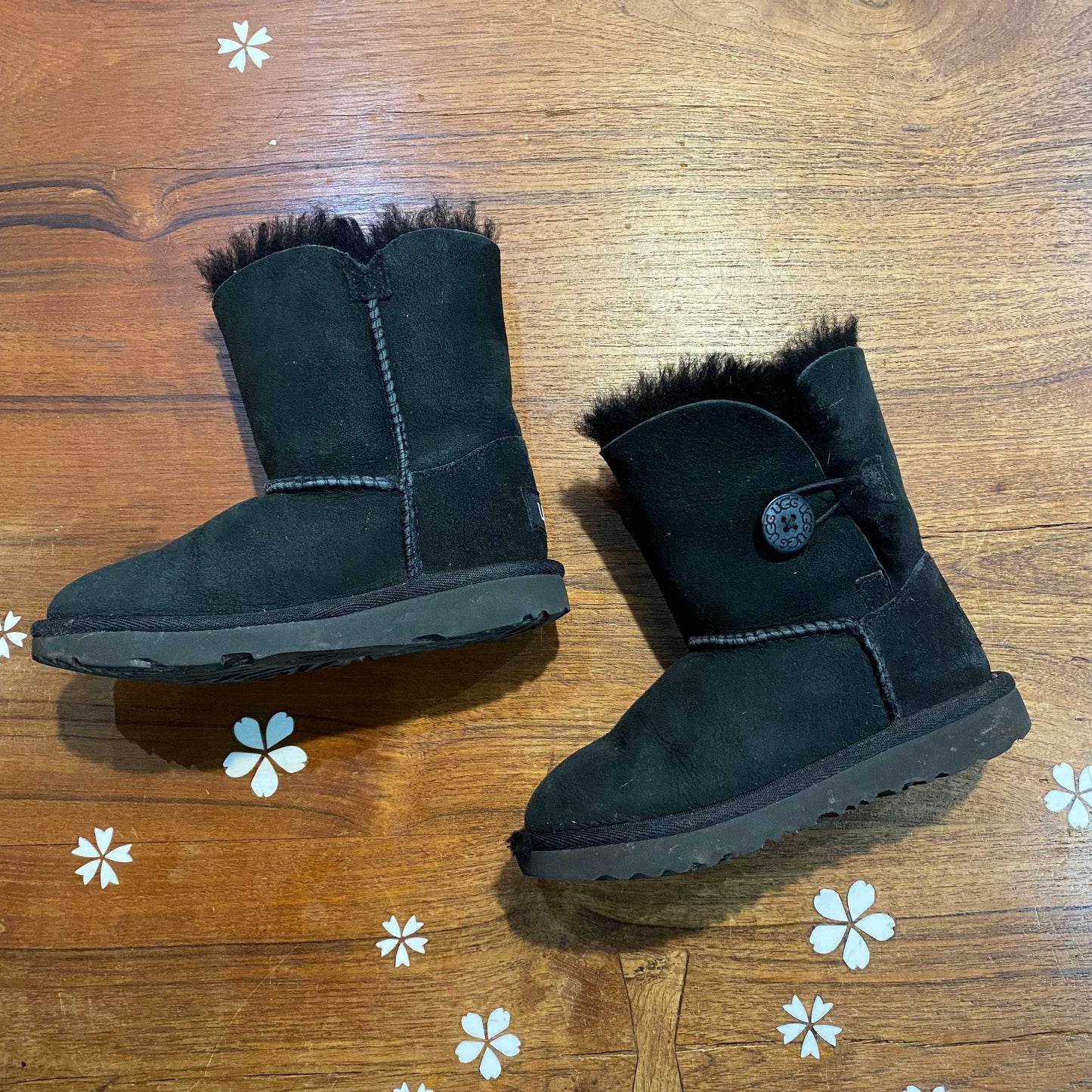 ugg black bailey button short boots - size 11