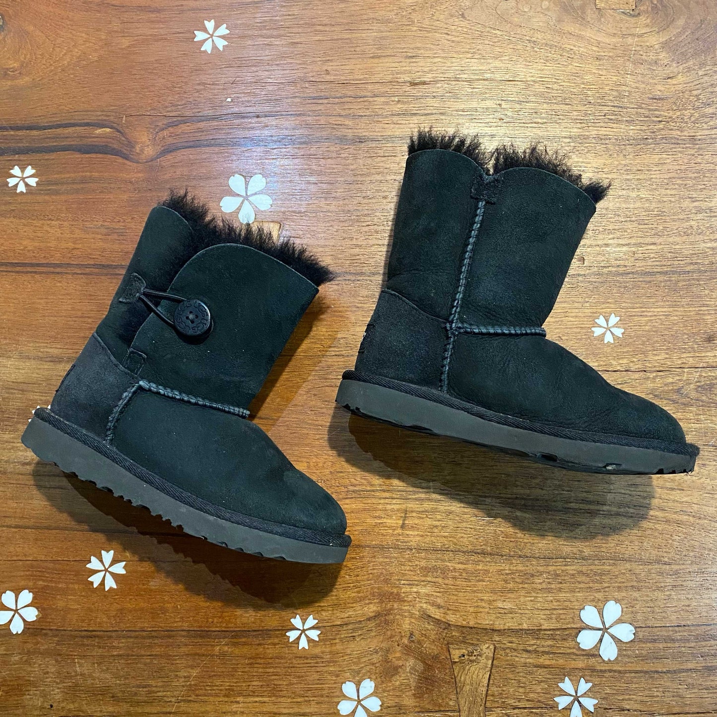 ugg black bailey button short boots - size 11