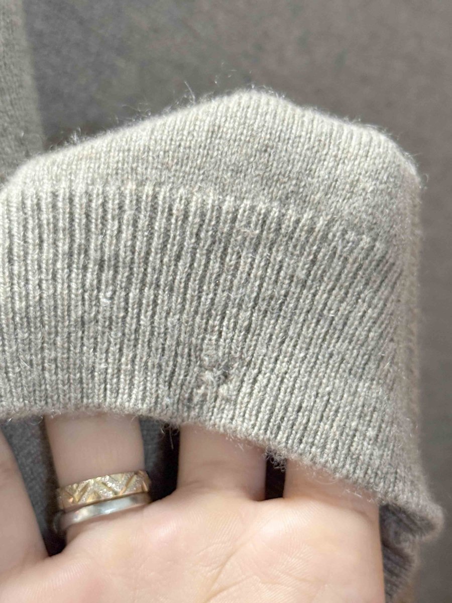 uniqlo 100% cashmere v - neck knit sweater - good market thrift store