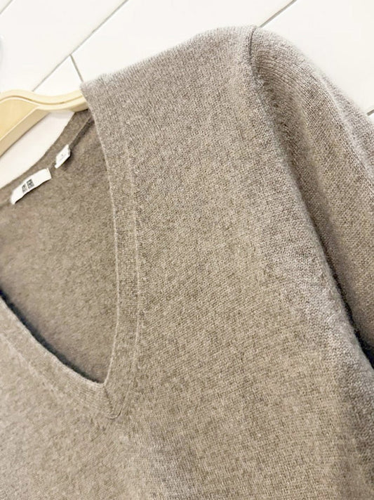 uniqlo 100% cashmere v - neck knit sweater - good market thrift store