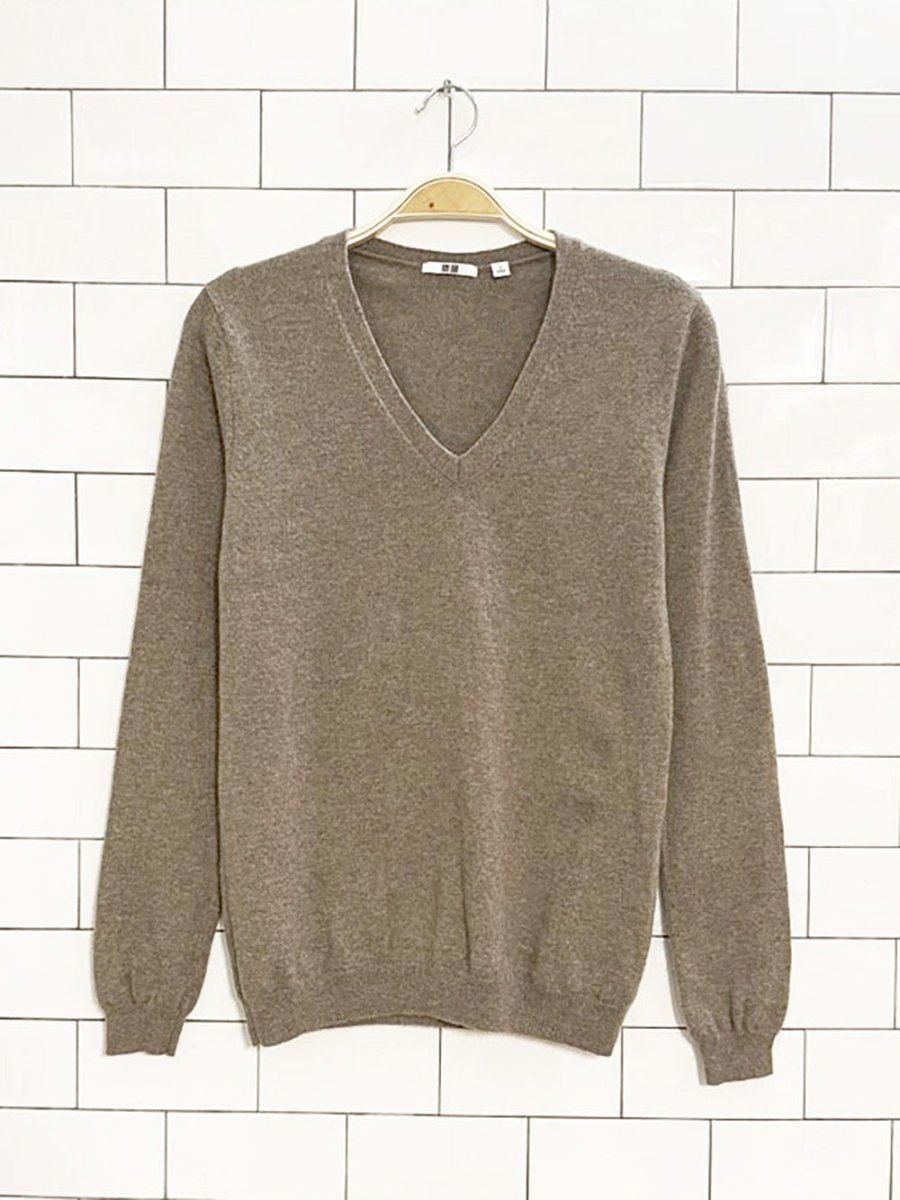 uniqlo 100% cashmere v - neck knit sweater - good market thrift store