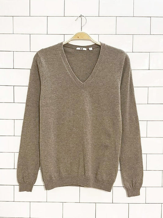 uniqlo 100% cashmere v - neck knit sweater - good market thrift store
