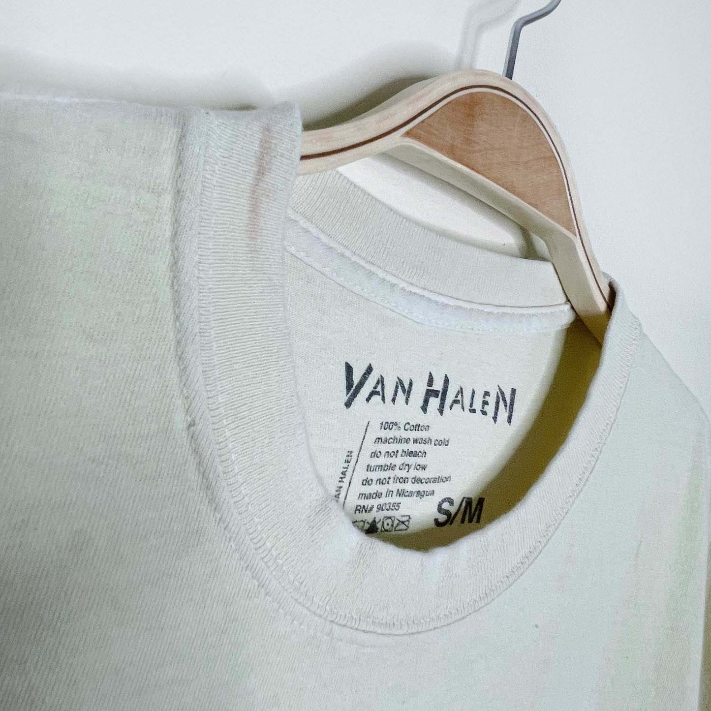 UO van halen tour of the world 1984 tee - size sm/med