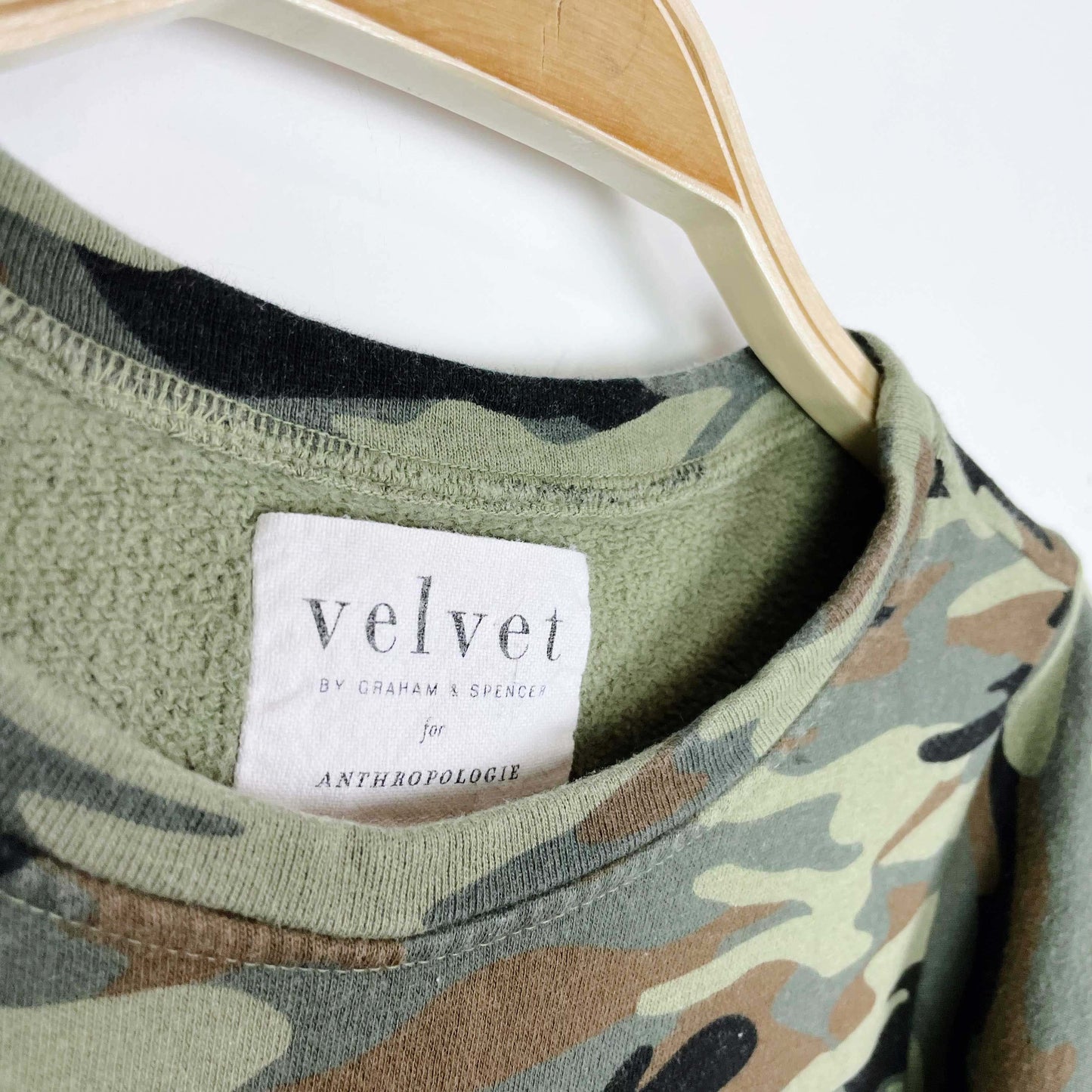 anthro velvet by graham & spencer camo short sleeve sweatshirt - size xs
