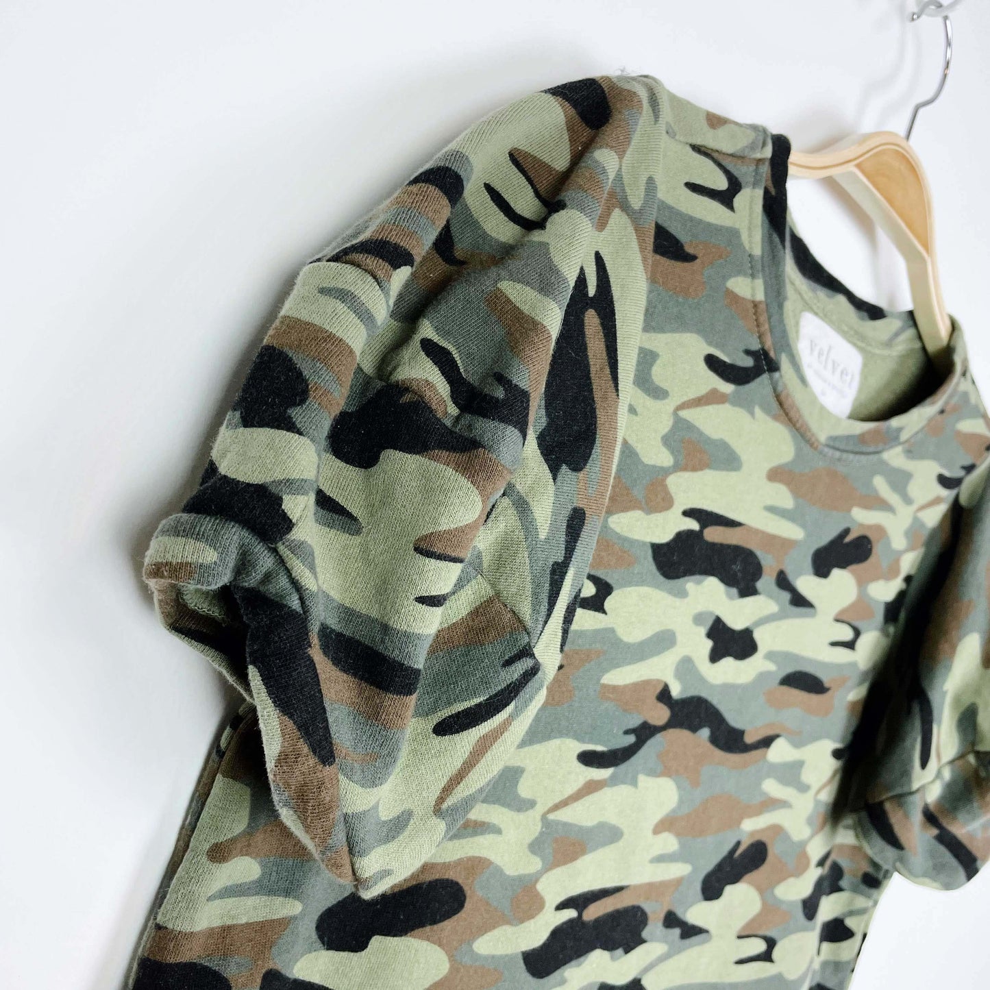 anthro velvet by graham & spencer camo short sleeve sweatshirt - size xs