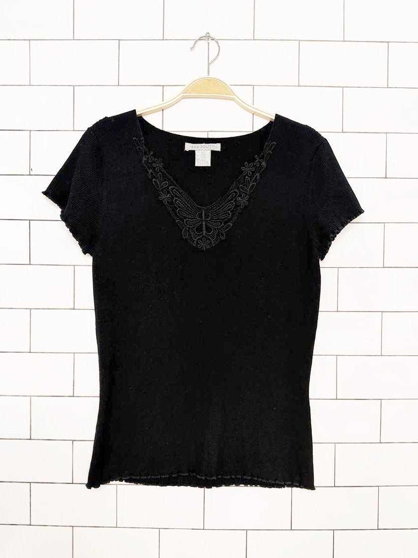 vintage 00s 499 south silk-blend crochet trim curly hem ribbed top - good market thrift store