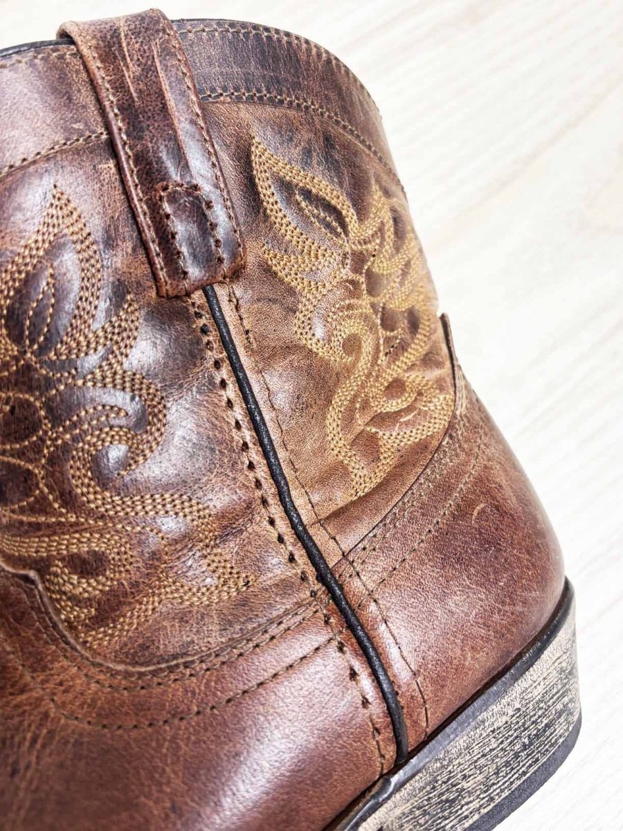 vintage 00s dingo leather western cowboy boots - good market thrift store